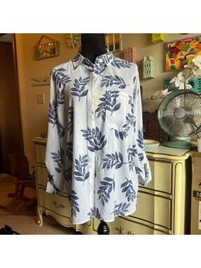 Apt.9 Plus size Blue and white leaf print button down shirt